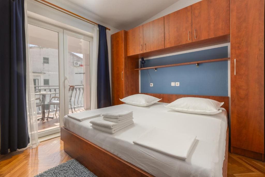 Studio Apartment with Sea View room - Image 3