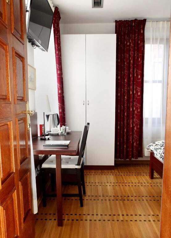 Deluxe Double or Twin Room room - Image 2