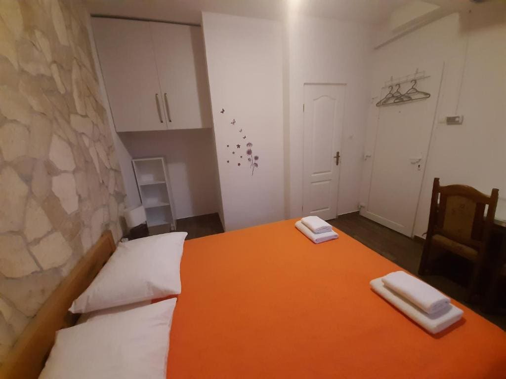 Double Room with Private Bathroom room - Image 3