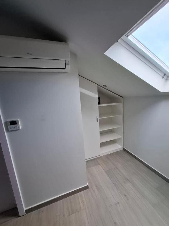 Room room - Image 1