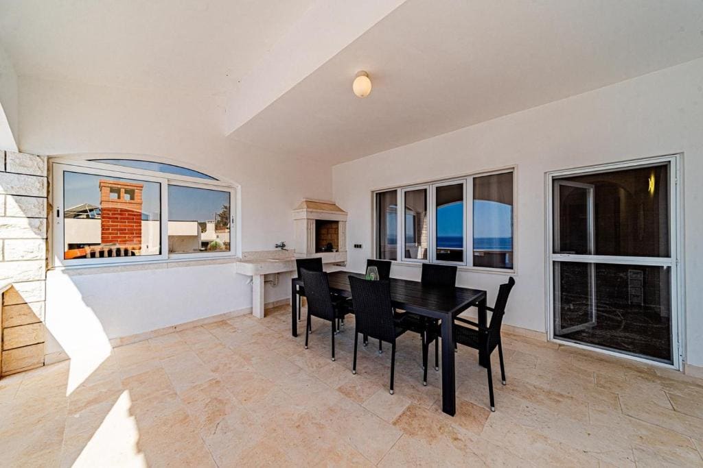 Vacation Home room - Image 1