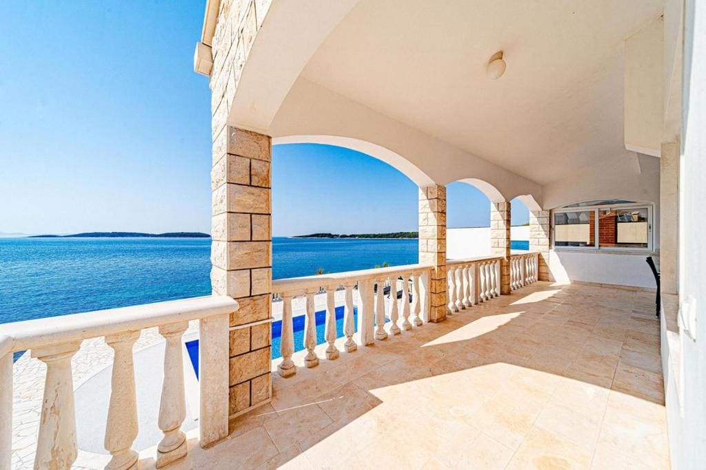 Vacation Home room - Image 2