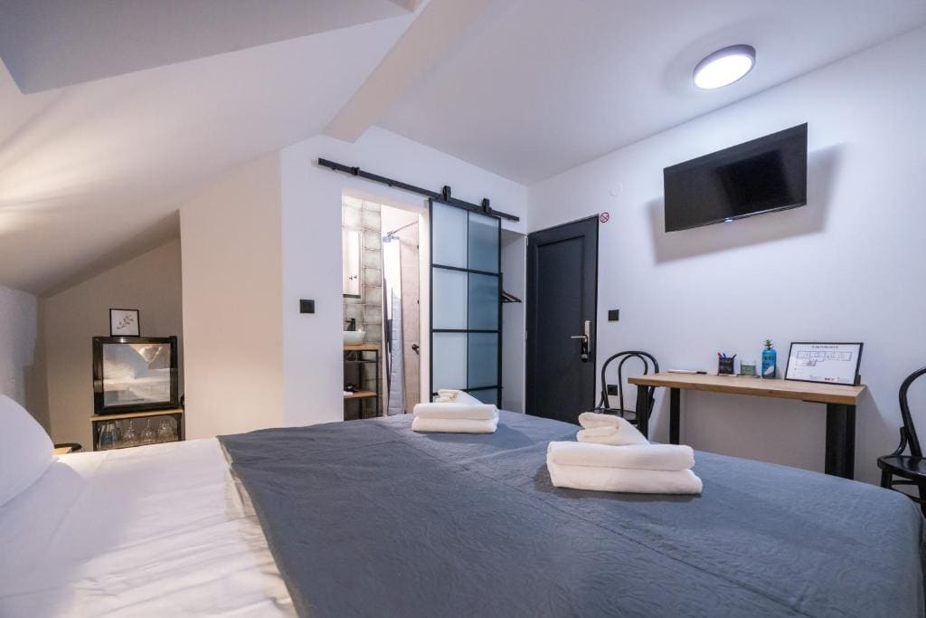 Deluxe Double Room room - Image 2