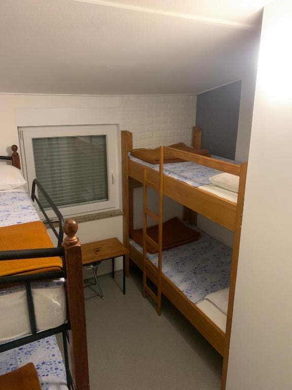 Classic Quadruple Room room - Image 1