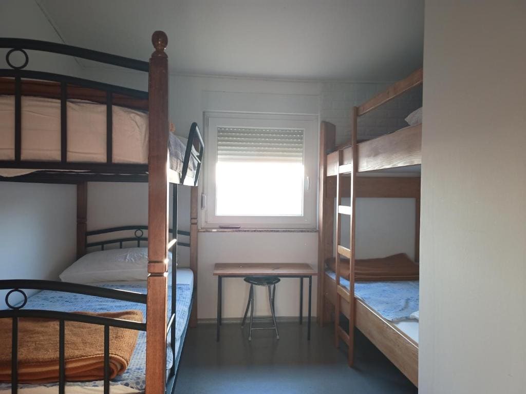 Classic Quadruple Room room - Image 2