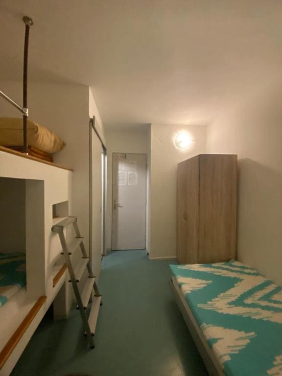 Standard Triple Room room - Image 1