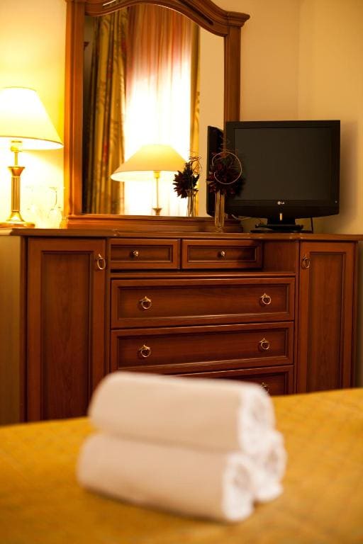 Economy Double Room room - Image 2