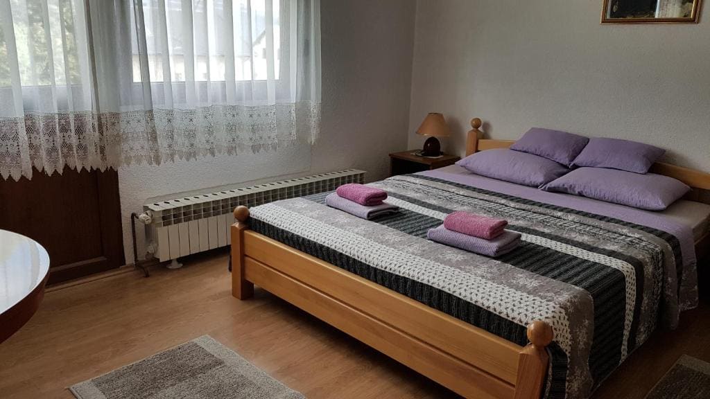 Family Room with Balcony room - Image 3