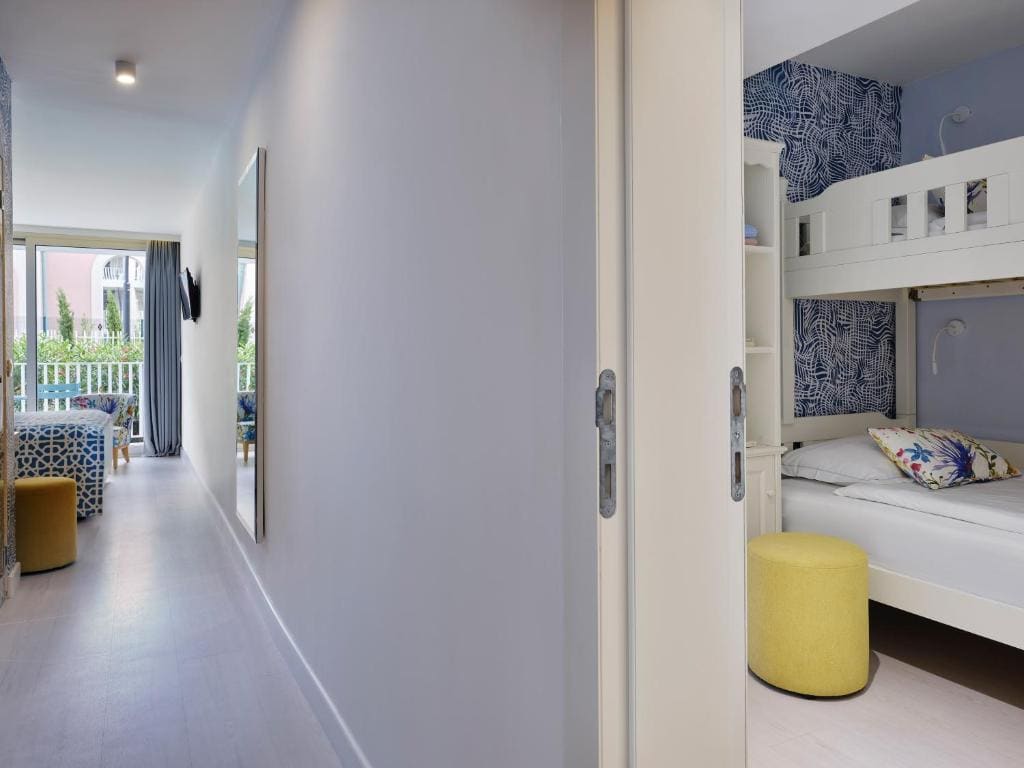 Connected Family Room with Balcony and Courtyard View room - Image 2
