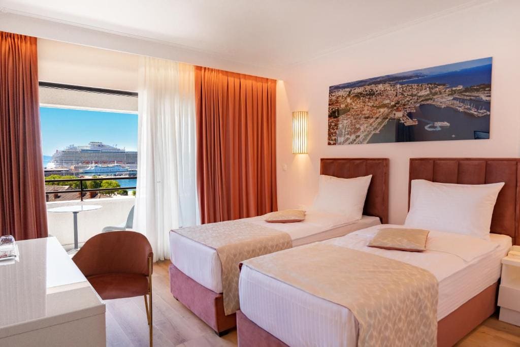 Superior Double or Twin Room with Sea View and Balcony room - Image 2