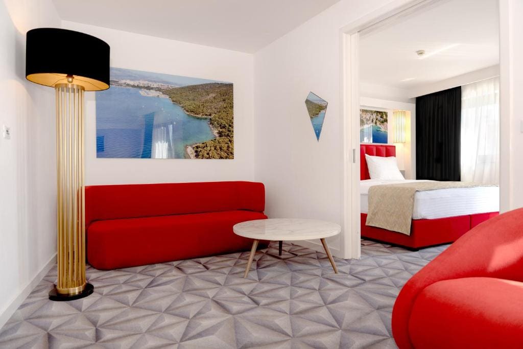 Standard Double Room with Partial Sea View room - Image 2