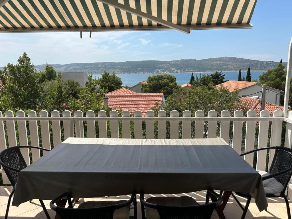 Apartment with Sea View room - Image 2