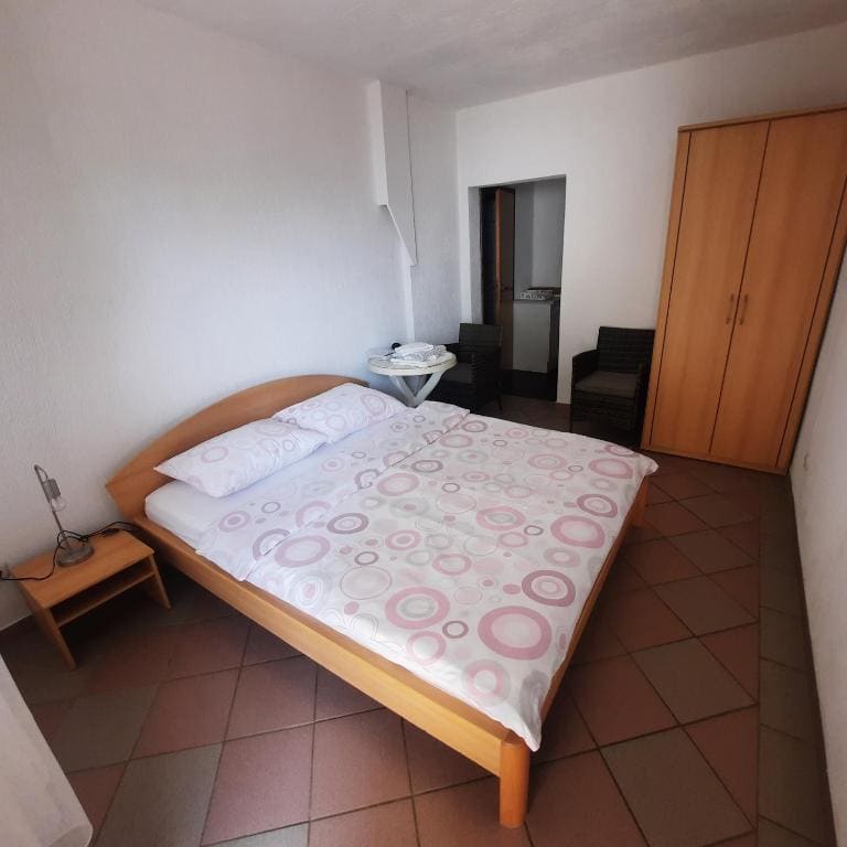 Apartment room - Image 2