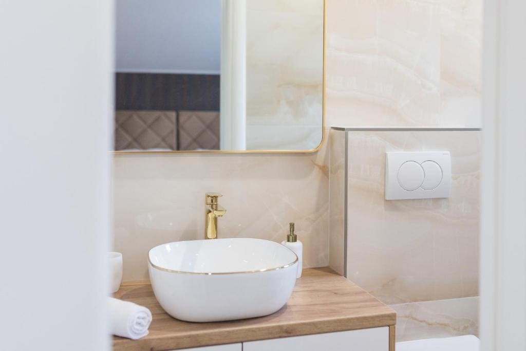 Double Room with Private Bathroom room - Image 3