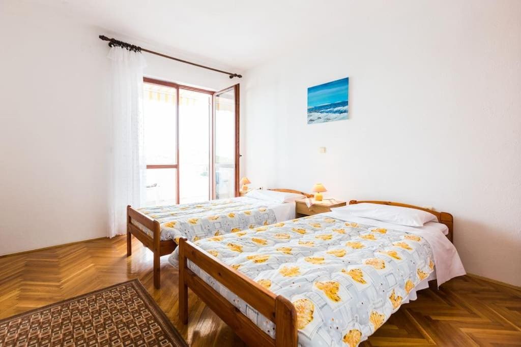 Double or Twin Room with Balcony room - Image 3