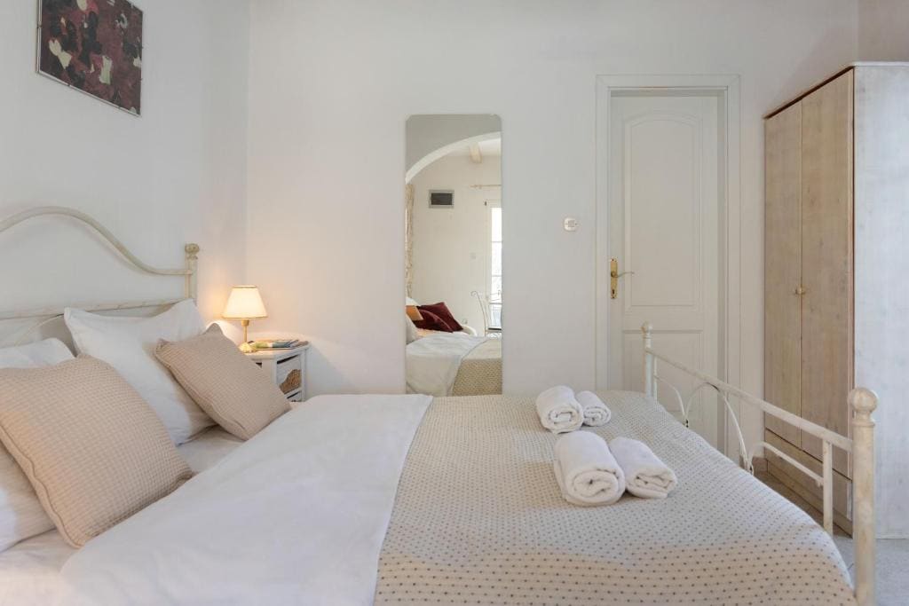 Studio with Balcony room - Image 1