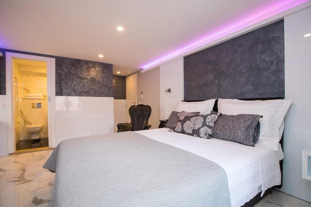 Deluxe Double or Twin Room room - Image 3