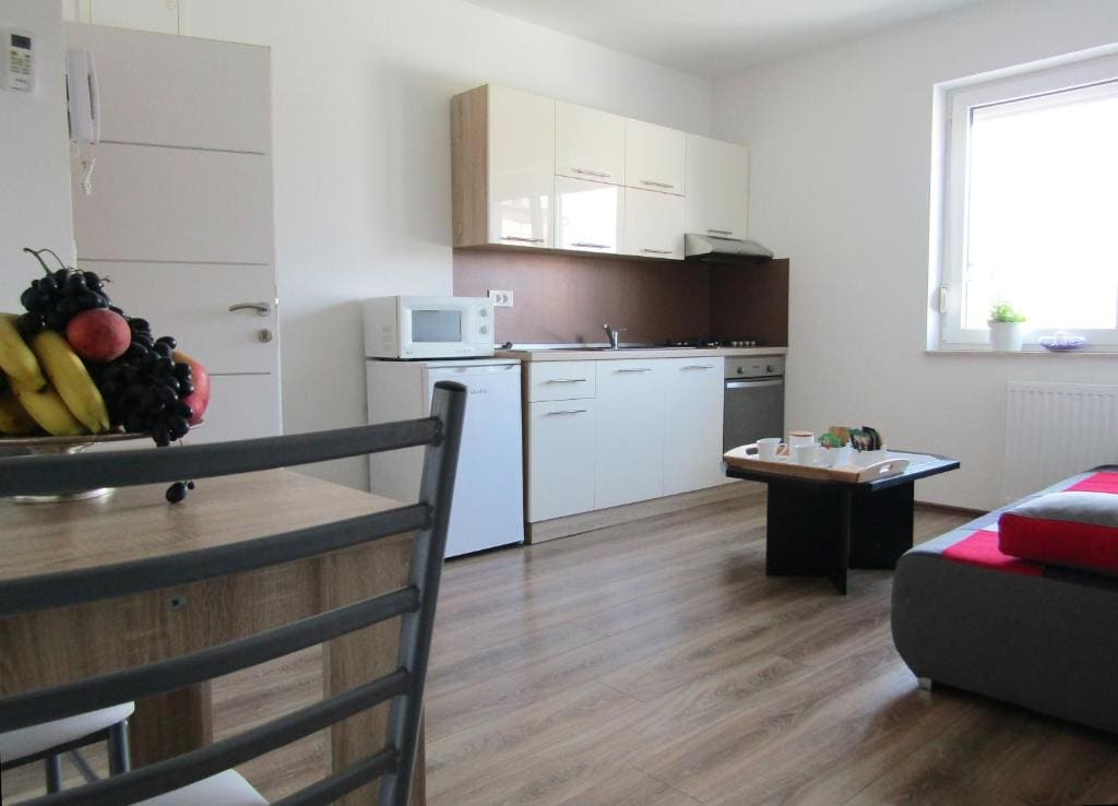 Room room - Image 2