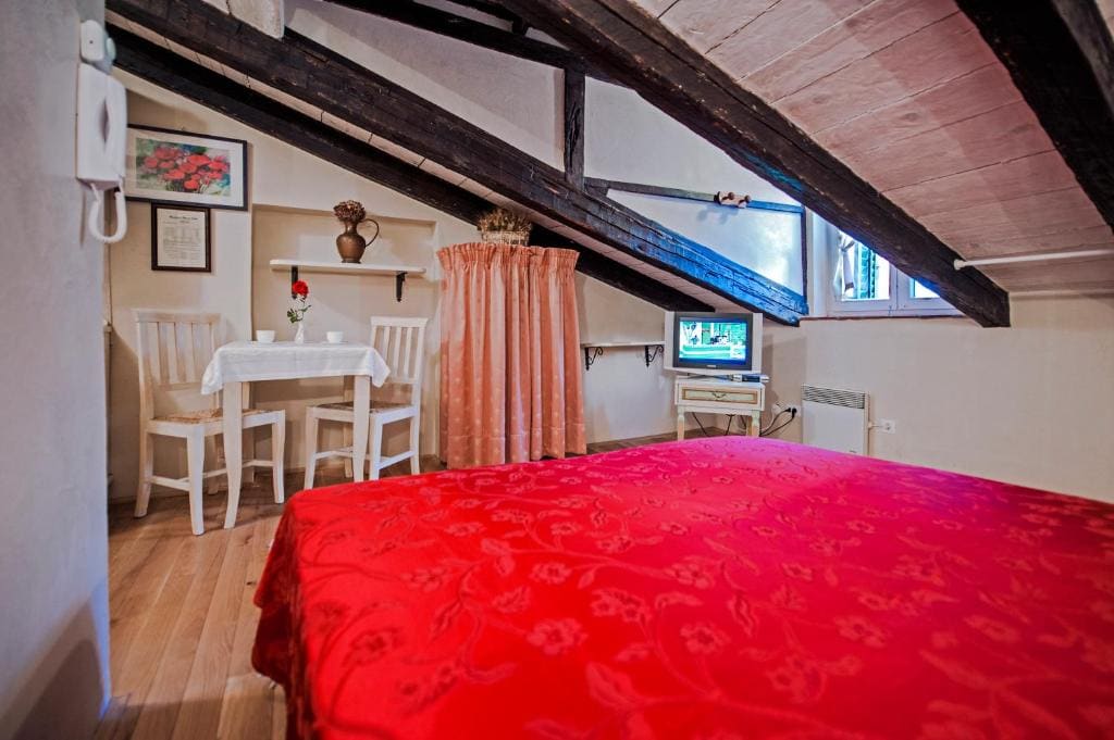 Attic Double Room with Kitchenette room - Image 2
