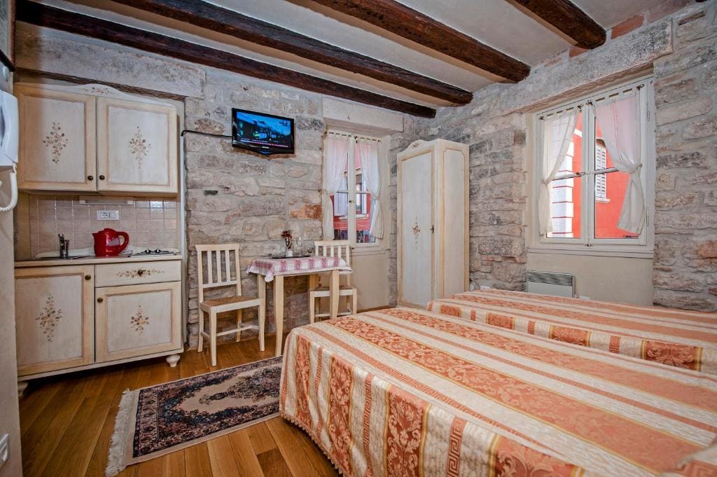 Comfort Double Room with Kitchenette room - Image 1