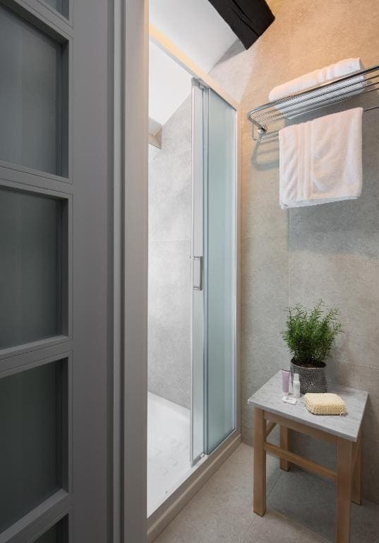 Deluxe Double or Twin Room room - Image 2