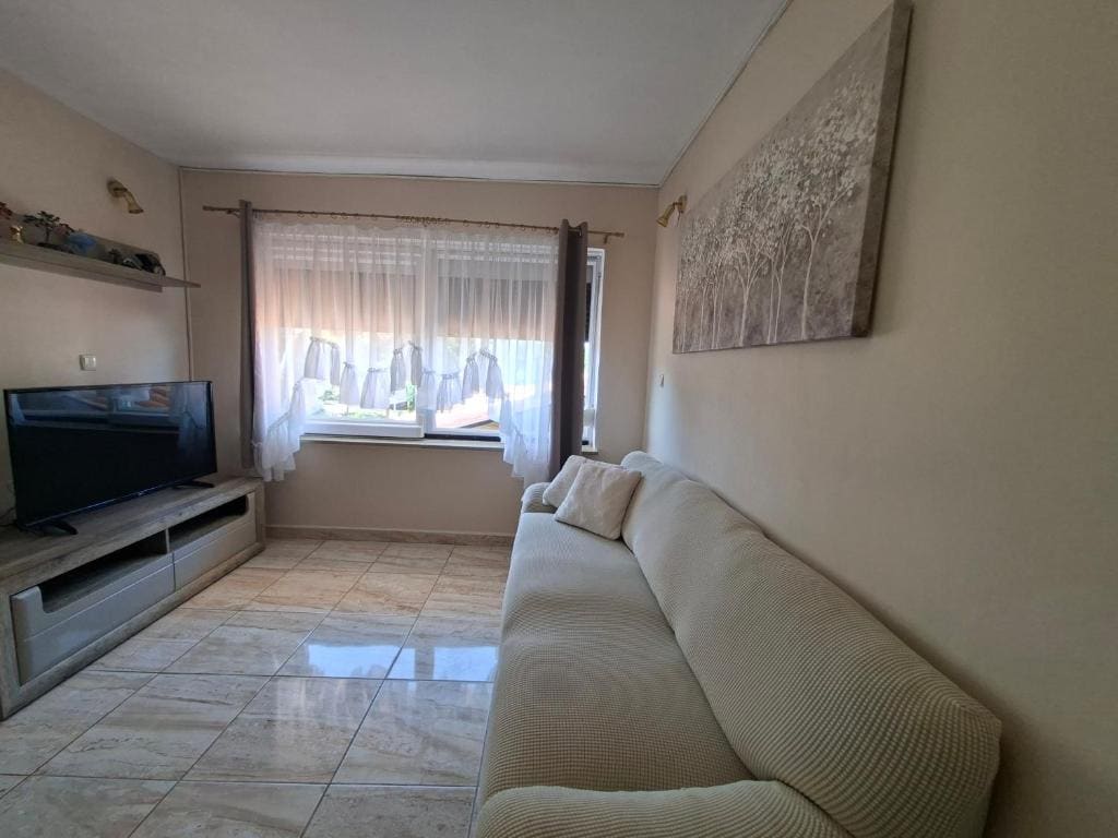 Apartment - Ground Floor room - Image 2