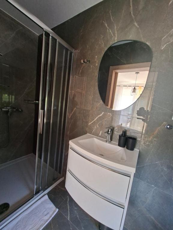 Apartment - Ground Floor room - Image 3