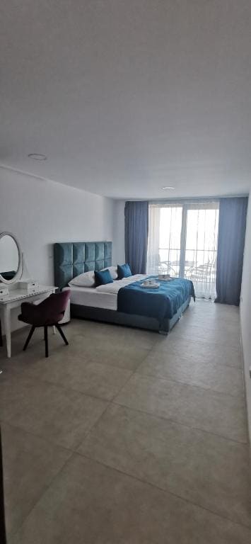 Deluxe King Suite room - Image 3