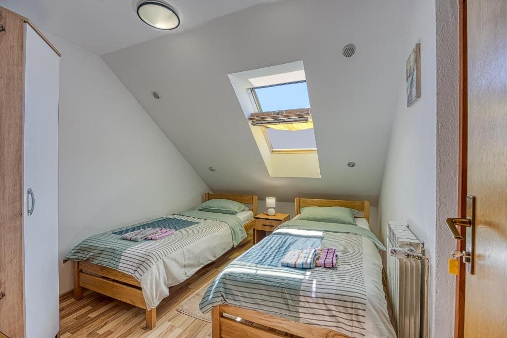 Twin Room with Bathroom room - Image 1