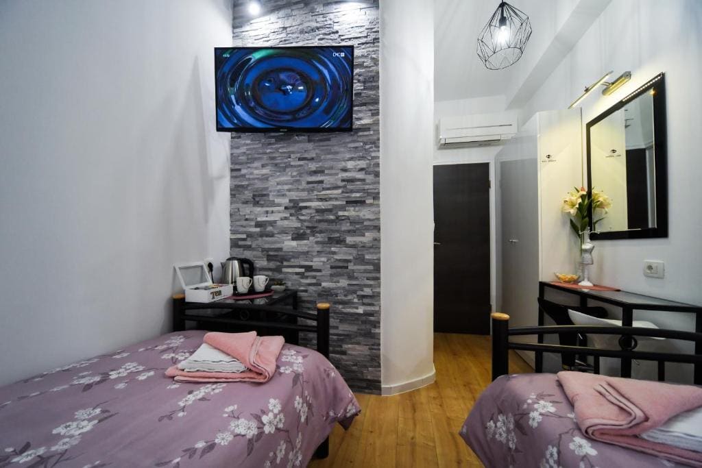 Twin Room with Private Bathroom room - Image 3
