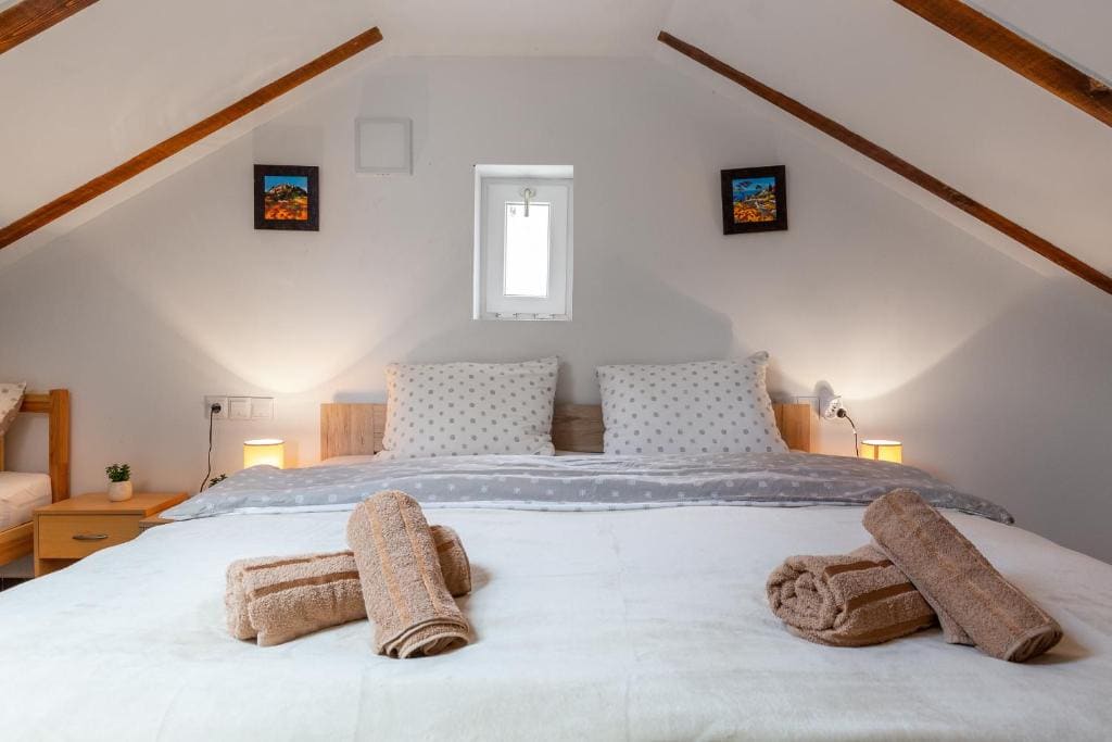 Three-Bedroom Townhouse room - Image 3