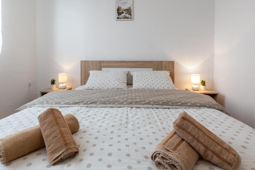 Three-Bedroom Townhouse room - Image 2