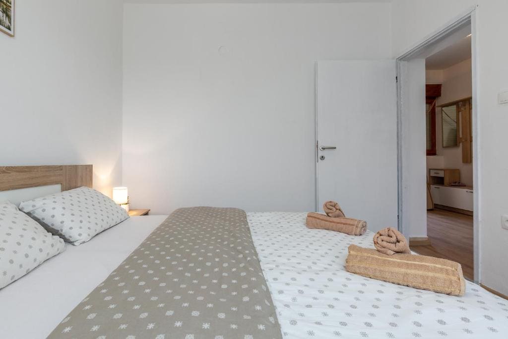 Three-Bedroom Townhouse room - Image 1