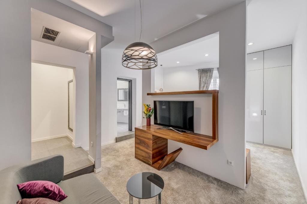 Deluxe Suite with Steam Bath room - Image 2