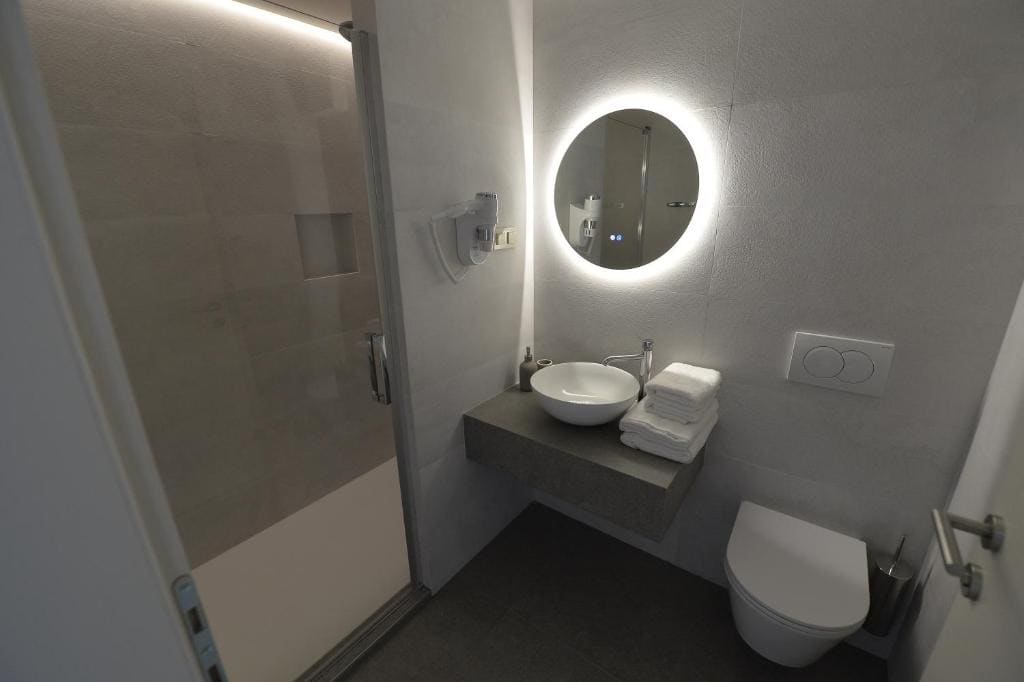 Deluxe Suite with Sea View room - Image 1