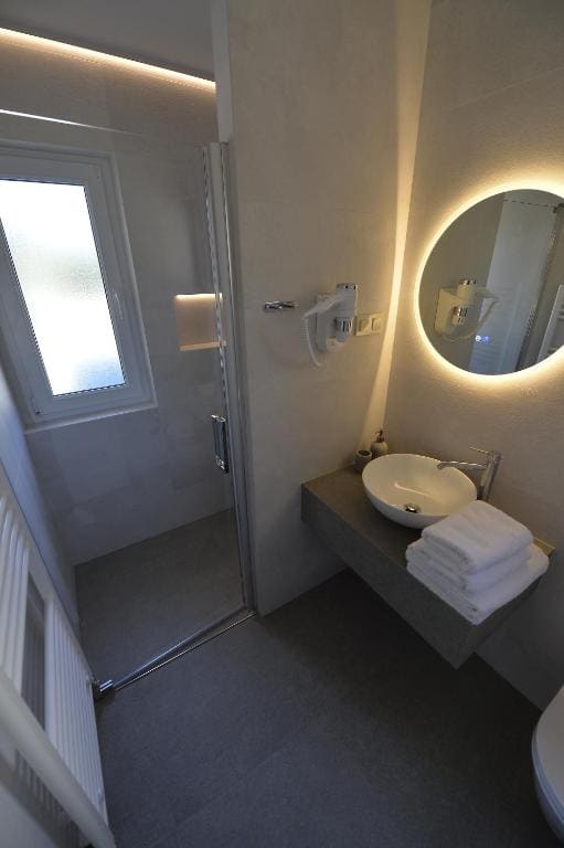 Deluxe Suite with Side Sea View and Kitchen room - Image 2