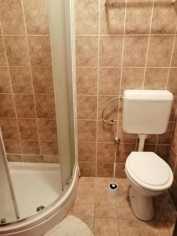 Twin Room with Private Bathroom room - Image 3