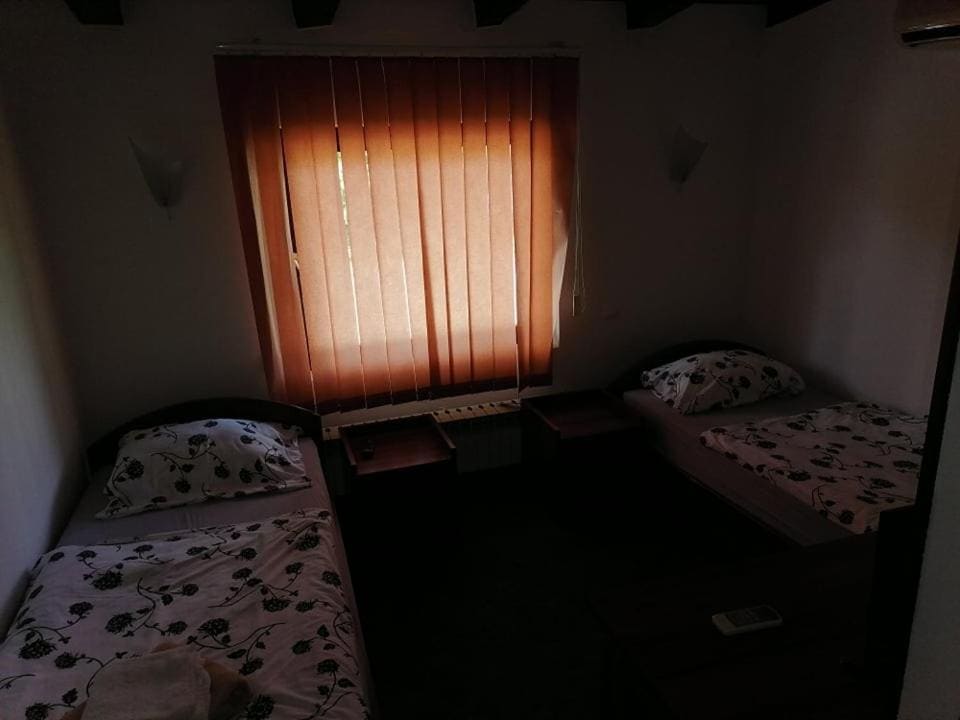 Twin Room with Private Bathroom room - Image 2