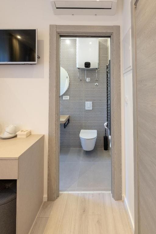 Double Room with Private Bathroom room - Image 3