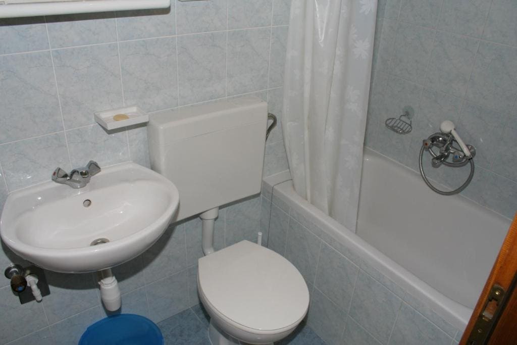 One-Bedroom Apartment room - Image 2