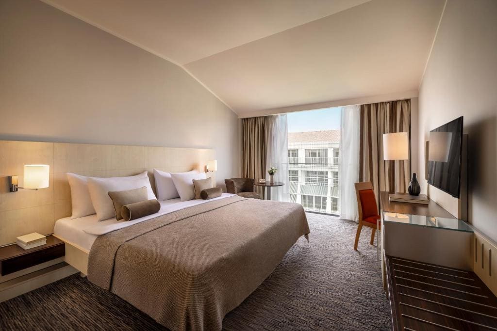 Special Offer - Standard Double or Twin Room with Park View and Airport Transfer room - Image 3