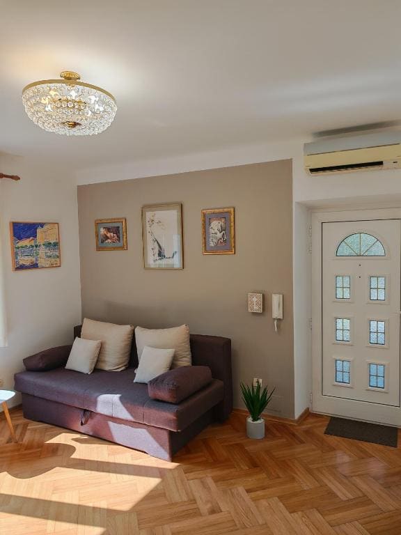 Apartment room - Image 1