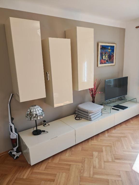 Apartment room - Image 2