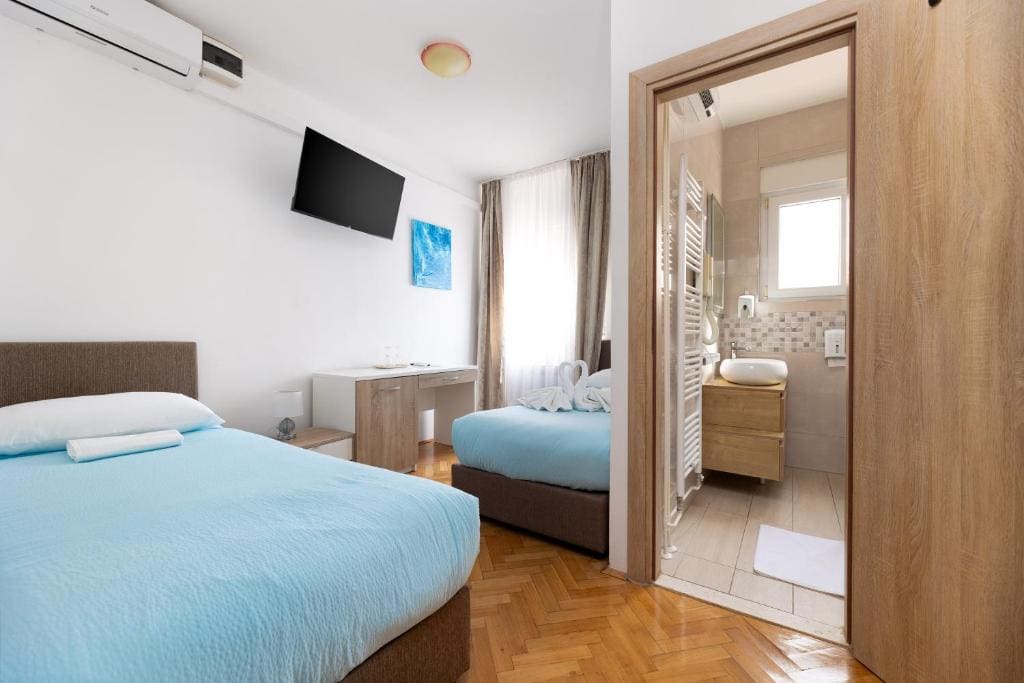 Budget Twin Room room - Image 3