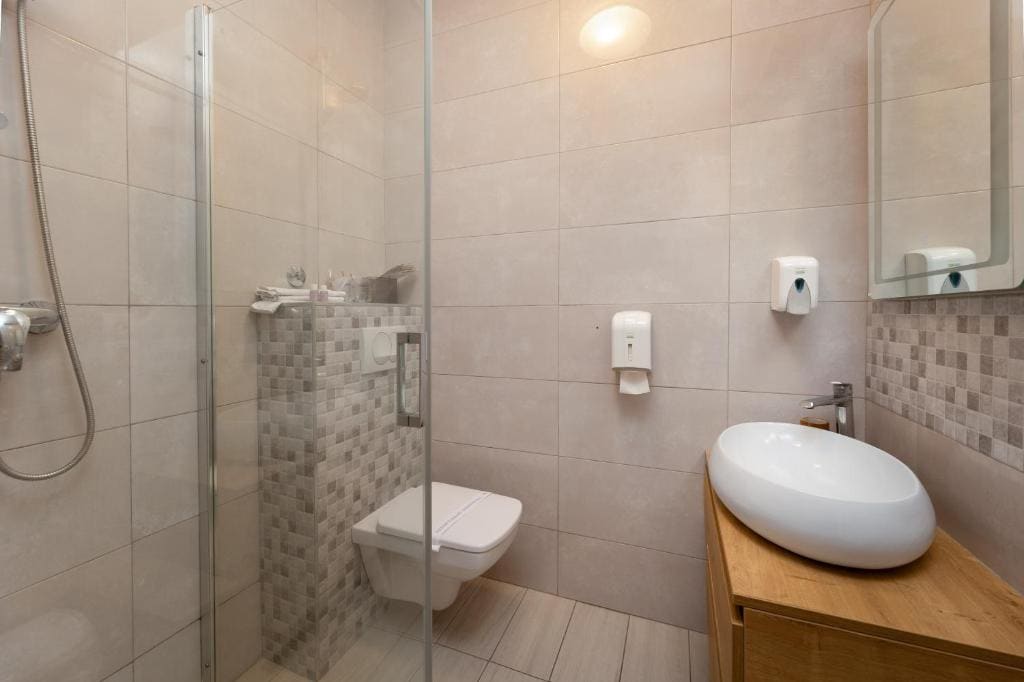 Double Room with Balcony and Sea View room - Image 3