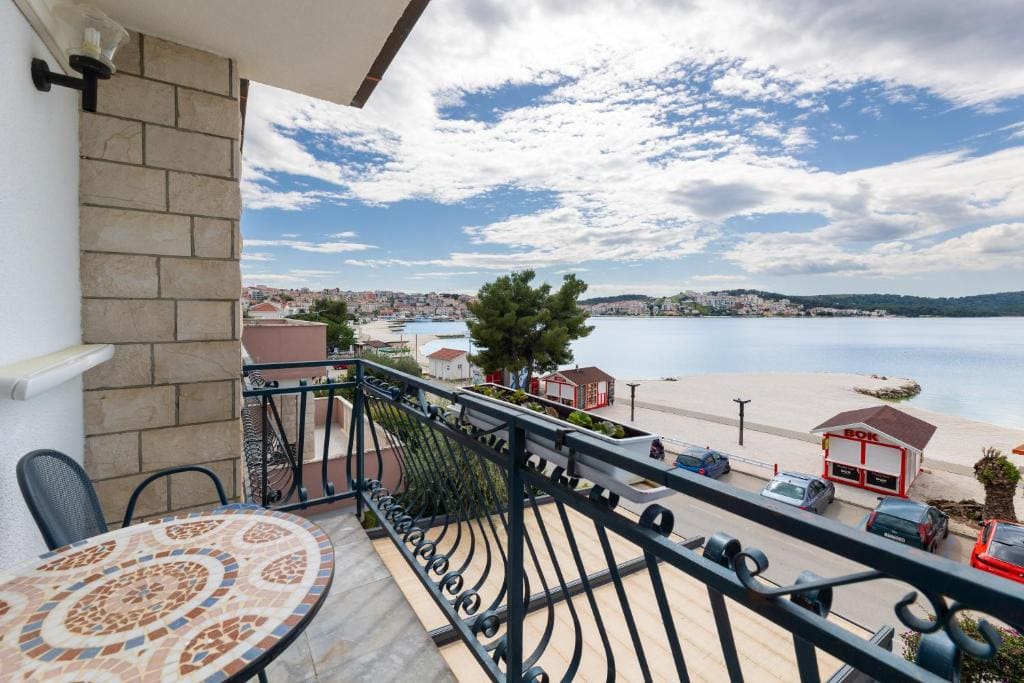Double Room with Balcony and Sea View room - Image 2