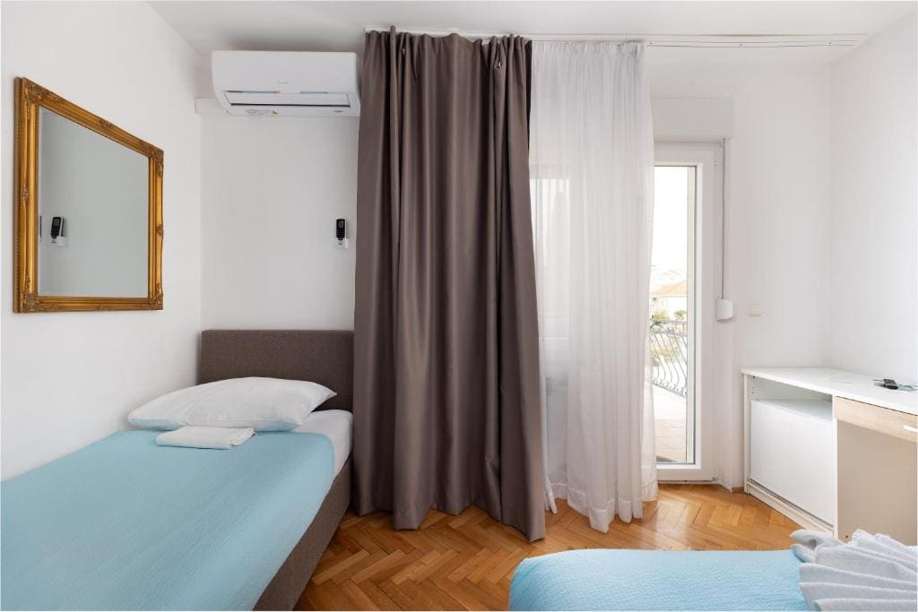 Twin Room with Balcony and Sea View room - Image 2