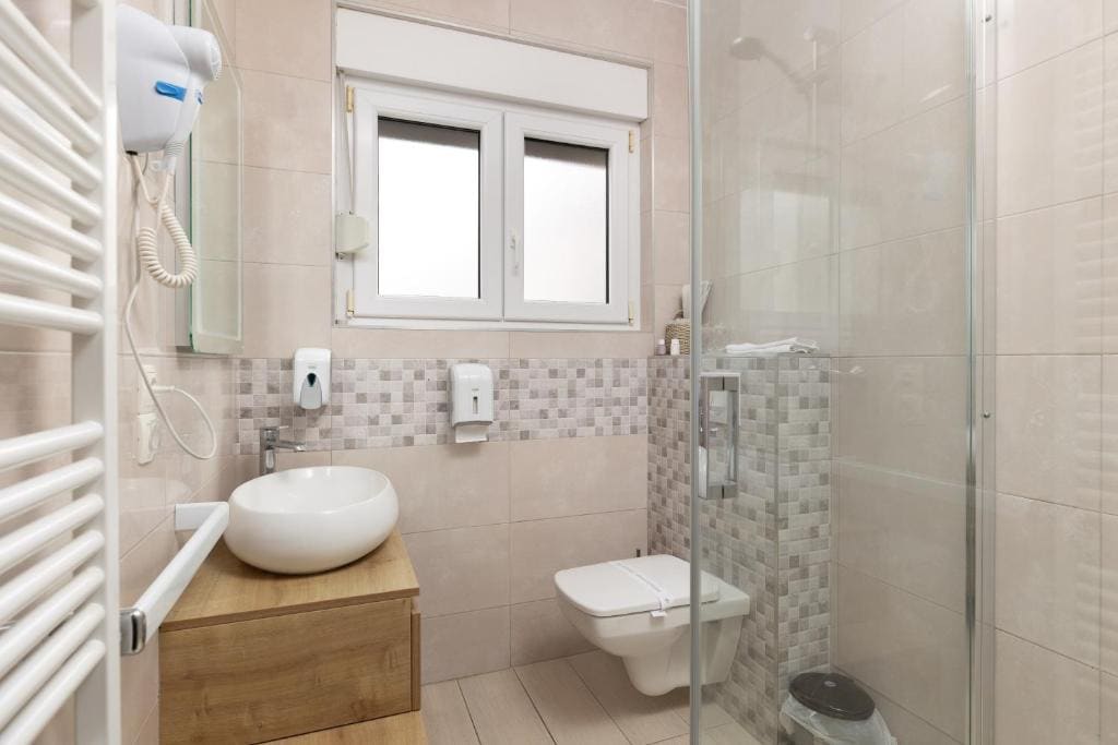 Twin Room with Balcony and Sea View room - Image 3