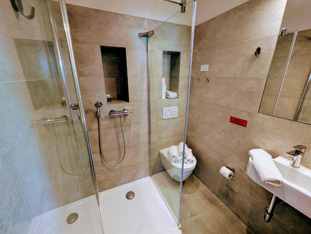 Deluxe Family Room room - Image 1