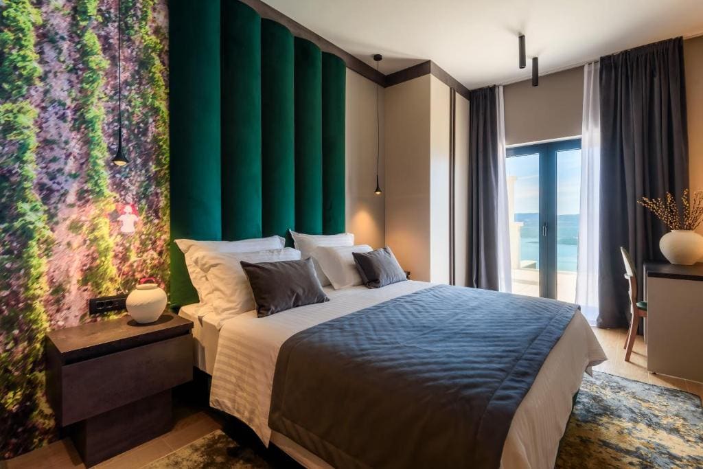 Deluxe Double Room with Sea View room - Image 2